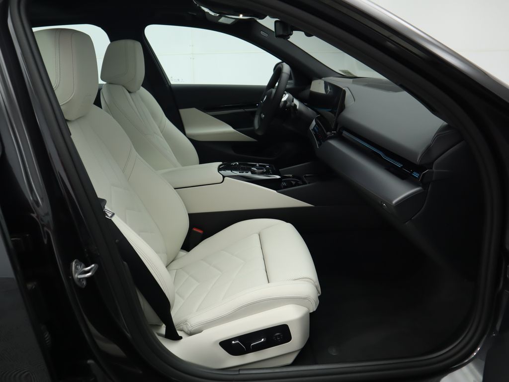 2024 BMW 5 Series 530i xDrive 21