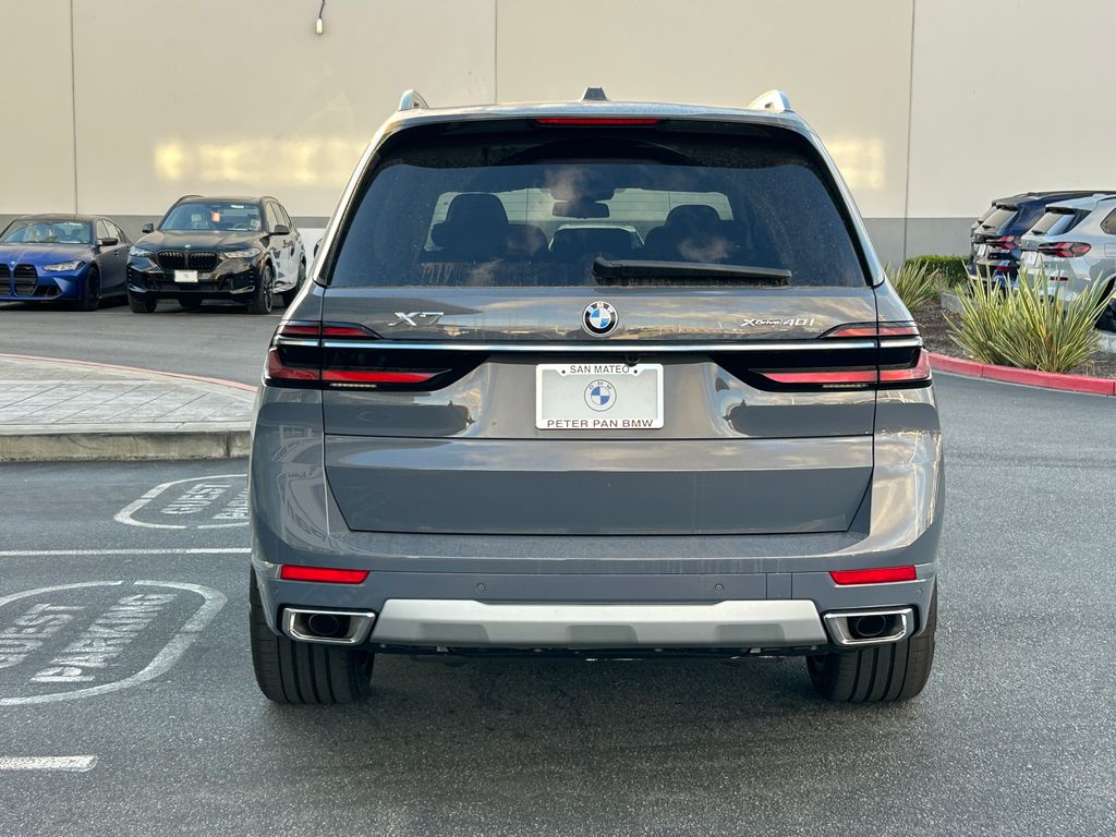 Thumbnail: 2026 BMW X7 - 4