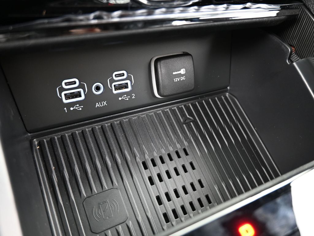 New 2026 Diamond Black Crystal Pearlcoat Jeep Laredo image 24