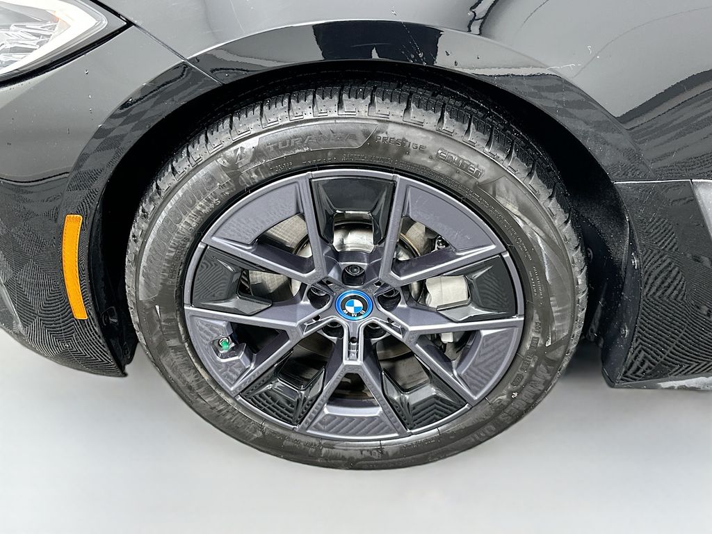 Thumbnail: 2023 BMW i4 - 32