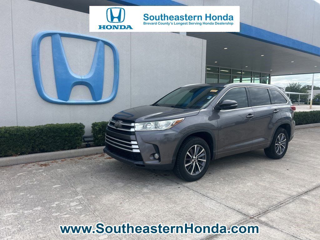 Predawn Gray Mica 2018 Toyota Highlander XLE SUV / Crossover Front-Wheel Drive 8-Speed Automatic