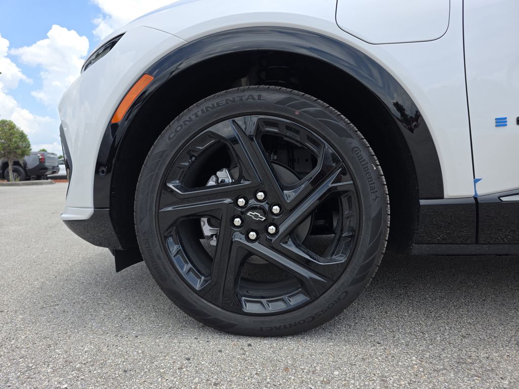 new 2025 Chevrolet Equinox EV car, priced at $42,795