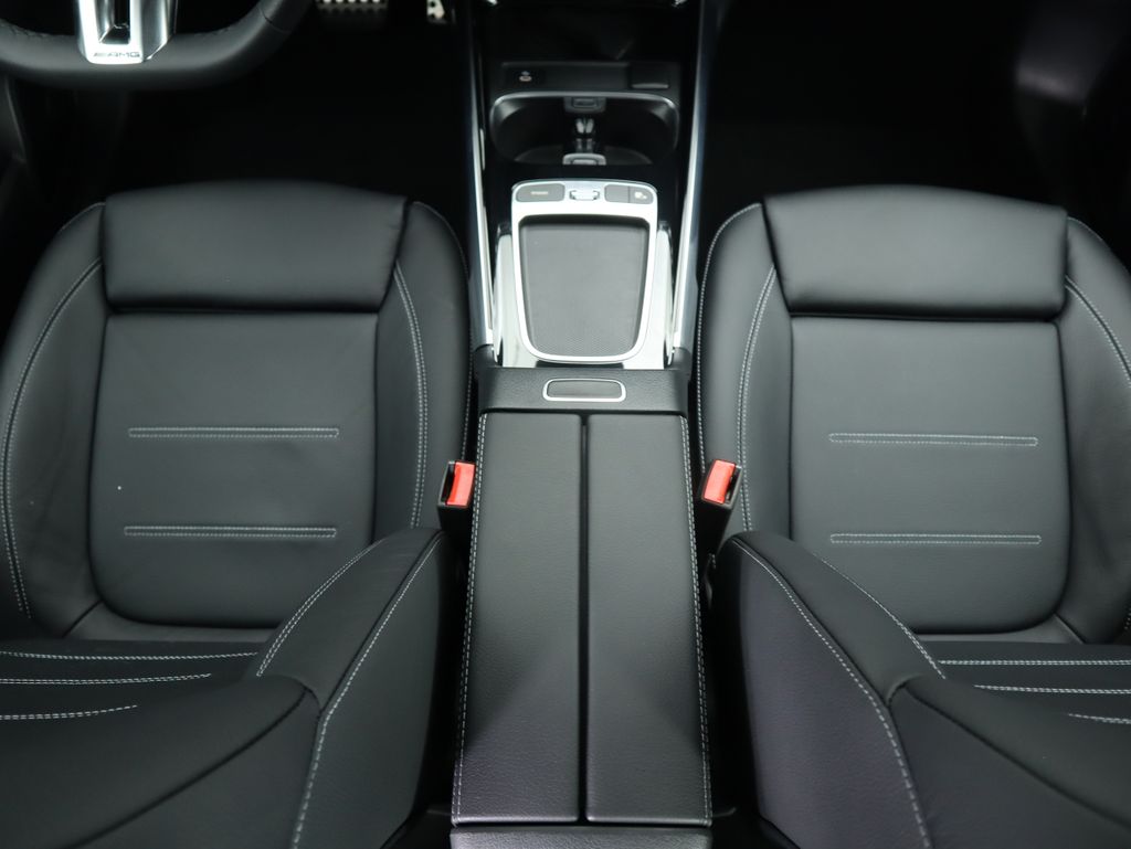 Thumbnail: 2025 Mercedes-Benz GLB - 17