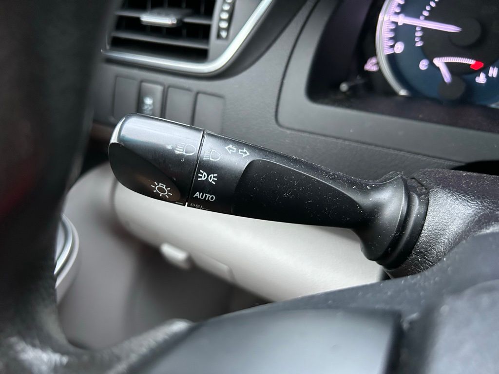 Thumbnail: 2017 Toyota Camry - 21