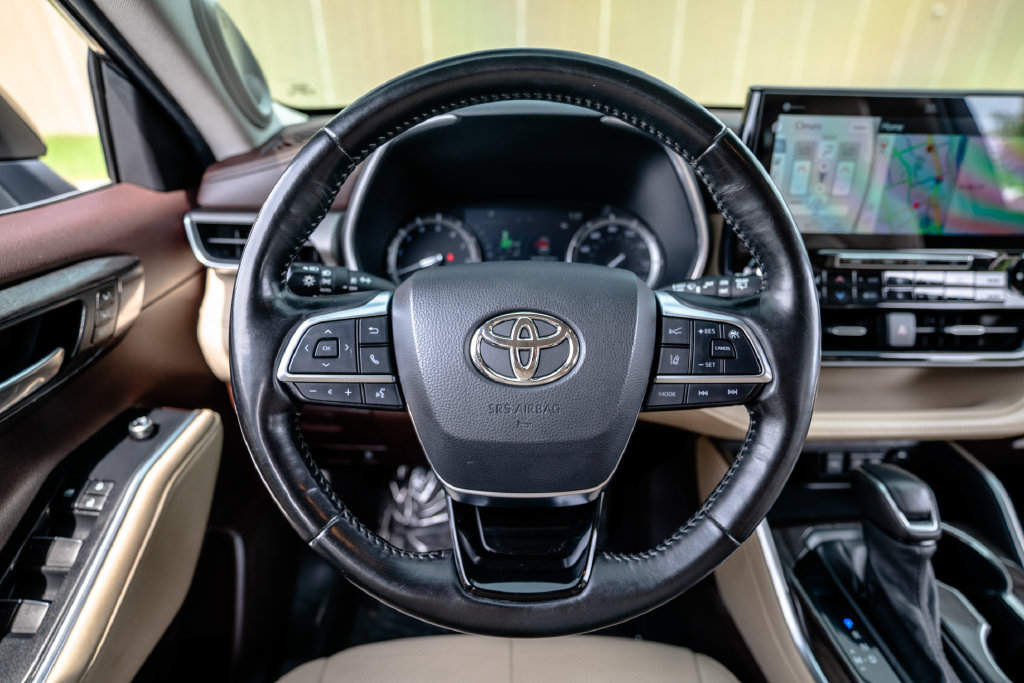 Used 2021 Toyota Highlander SUV