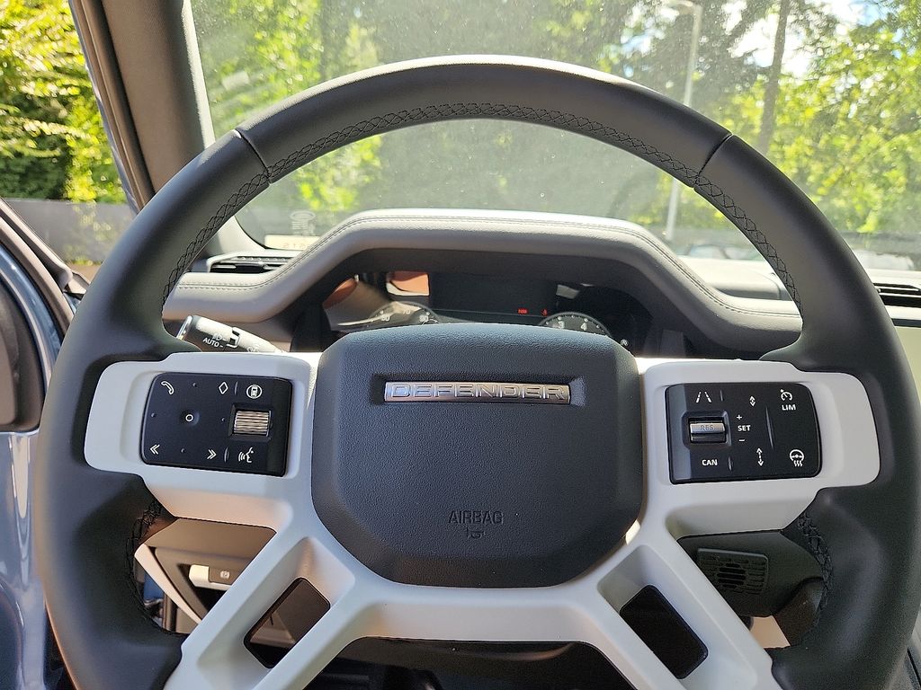 Thumbnail: 2025 Land Rover Defender - 9