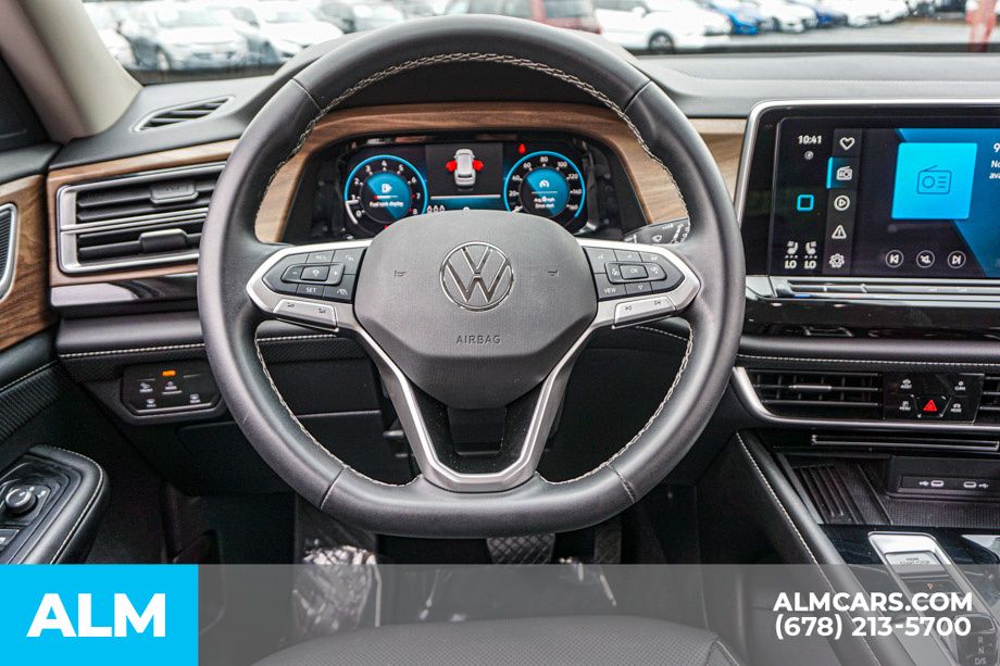 Used 2025 White Volkswagen 2.0T SE w/Technology image 30