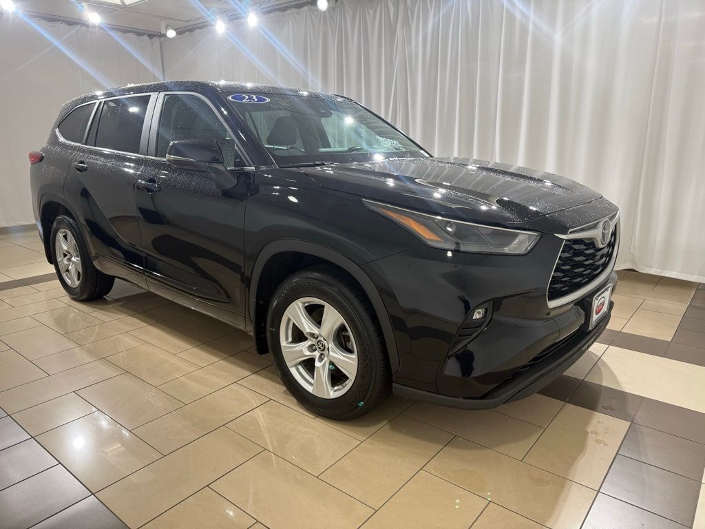 2023 Toyota Highlander LE 8