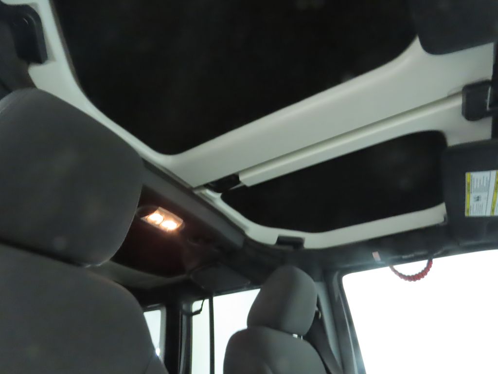 Thumbnail: 2017 Jeep Wrangler - 17