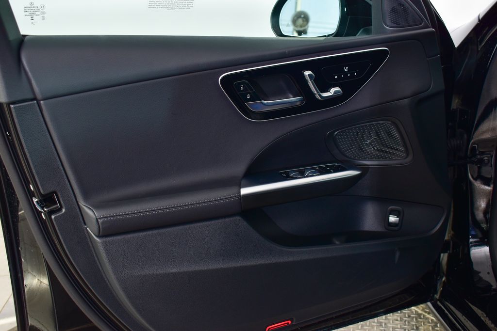 Thumbnail: 2025 Mercedes-Benz C-Class - 10