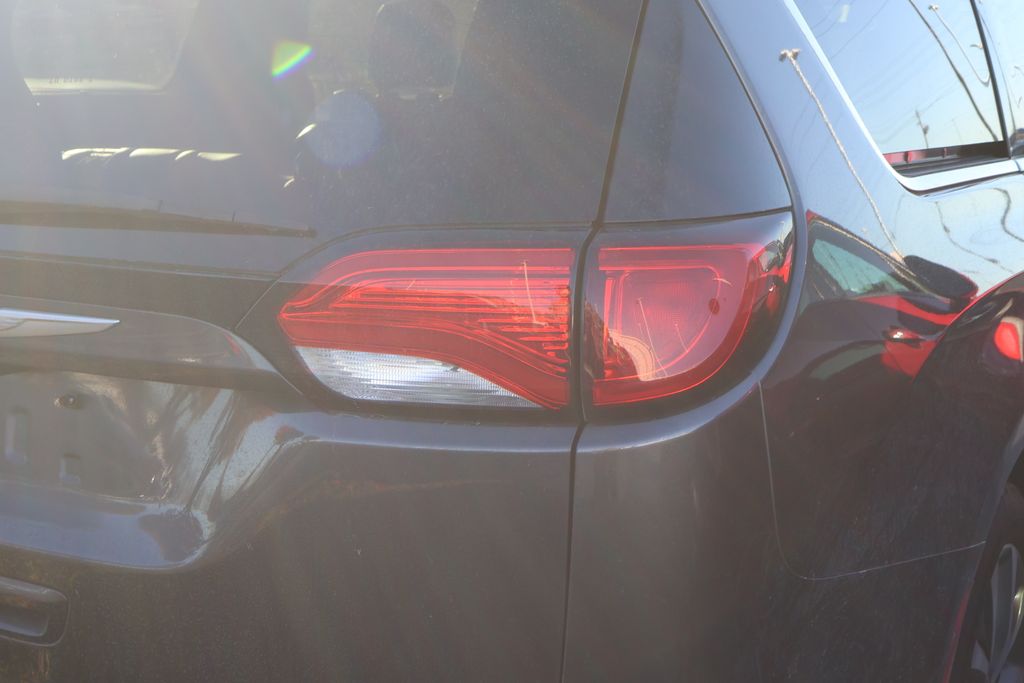 Thumbnail: 2018 Chrysler Pacifica - 8