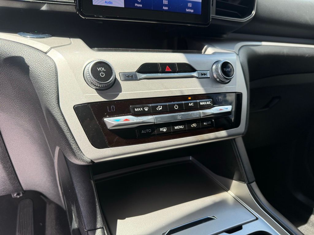 Used 2020 White Ford XLT image 16