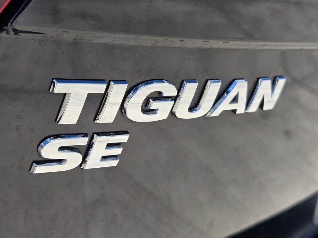 2021 Volkswagen Tiguan - $17,685