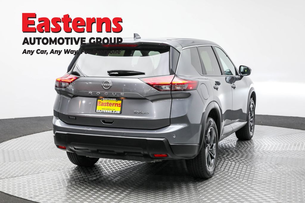 Used 2024 Gray Nissan SV image 5