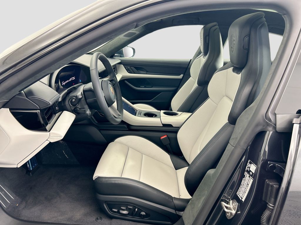 Thumbnail: 2026 Porsche Taycan - 5