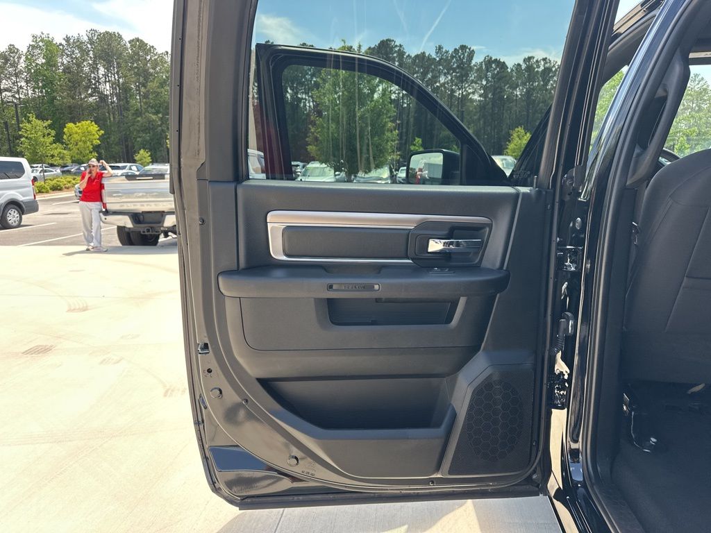 2024 Diamond Black Crystal Pearlcoat Ram 1500 Classic Warlock RWD Truck