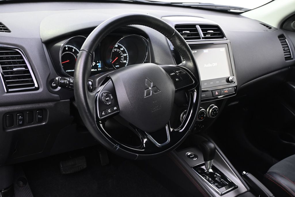 Used 2025  Mitsubishi 2.0 SE image 11