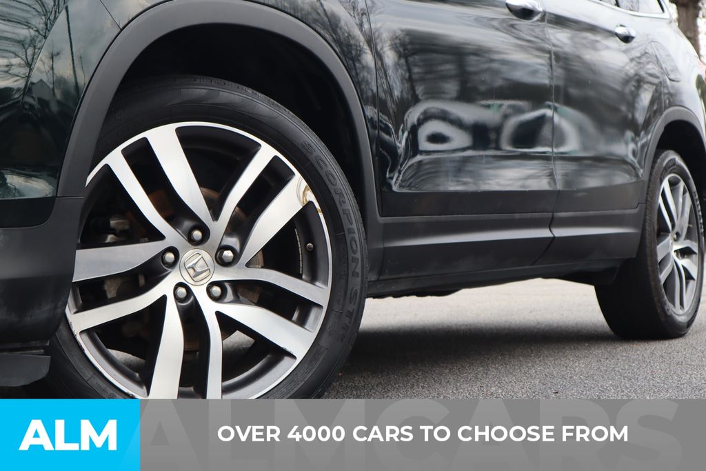 Used 2018  Honda Touring image 3