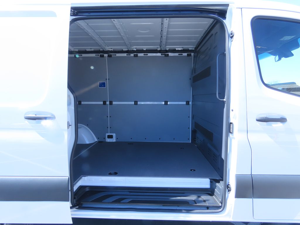 Thumbnail: 2025 Mercedes-Benz Sprinter - 24