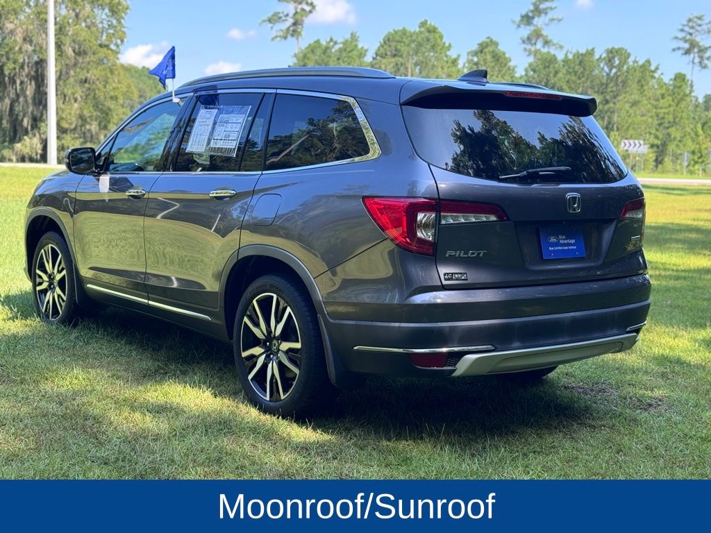 2020 Honda Pilot Touring w/Rear Captain's Chairs