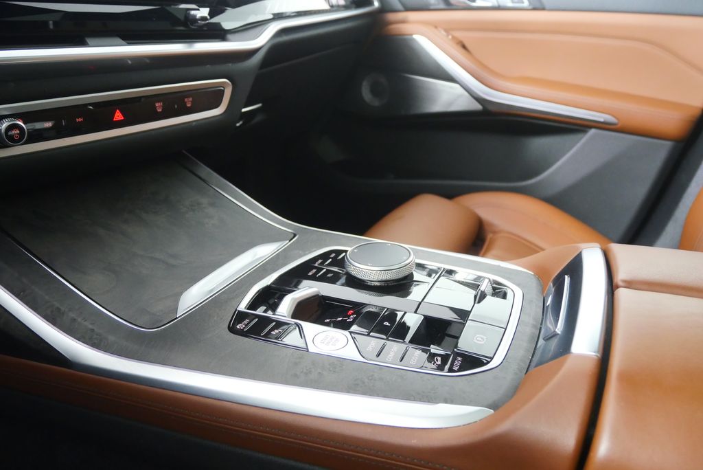 Thumbnail: 2024 BMW X7 - 24
