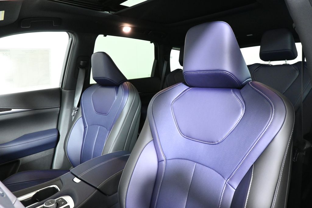 Thumbnail: 2026 INFINITI QX60 - 16