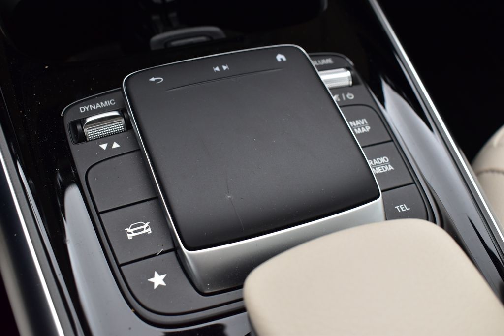 2022 Mercedes-Benz GLA 250 4MATIC 21