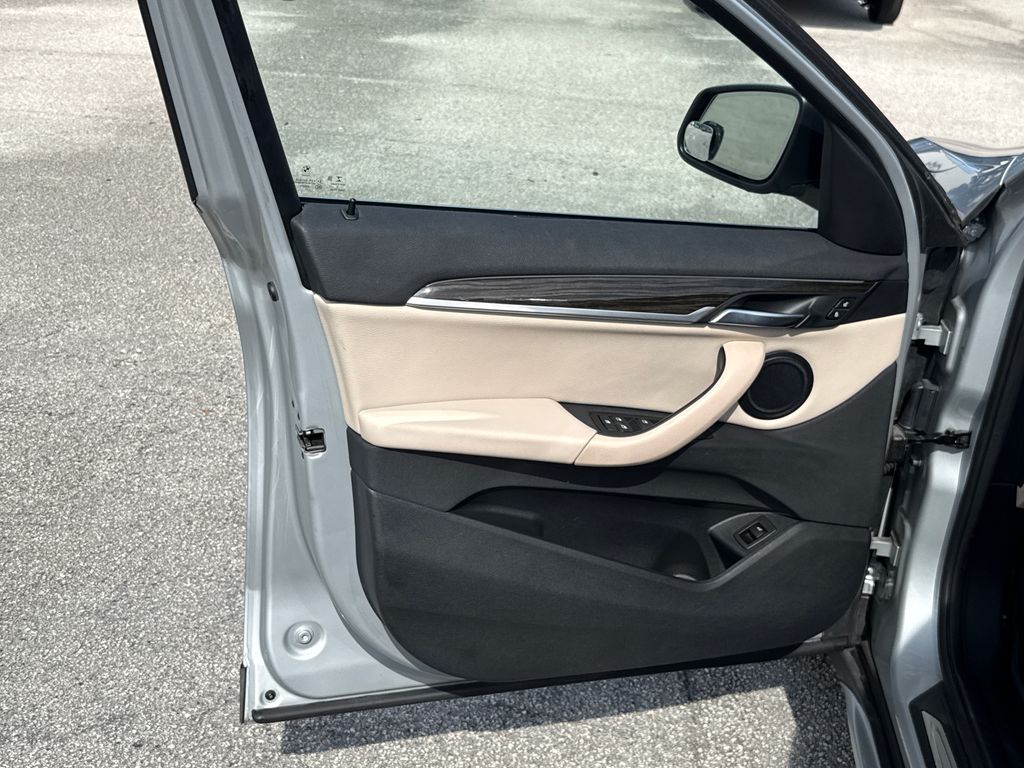 Used 2019 Silver BMW sDrive28i image 14