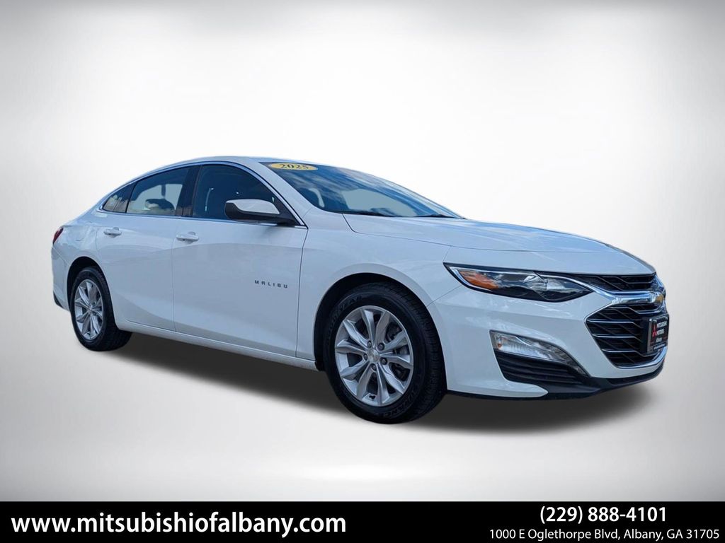 Summit White 2025 Chevrolet Malibu Sedan Front-Wheel Drive Continuously Variable Transmission
