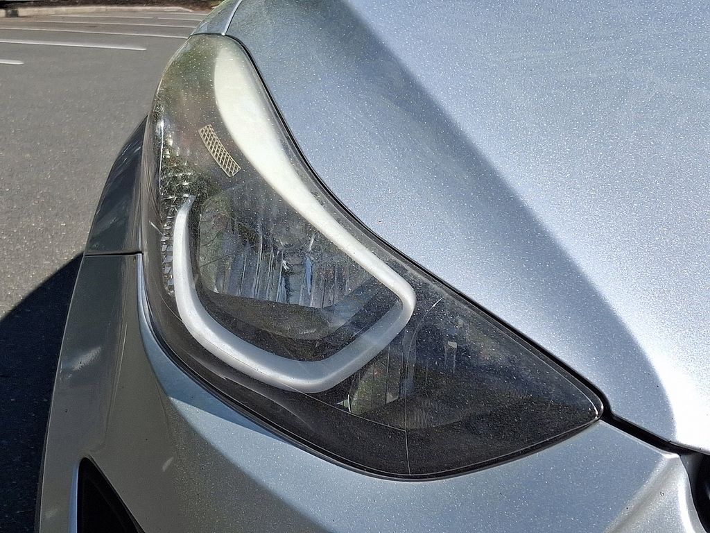 Thumbnail: 2015 Hyundai Elantra - 9