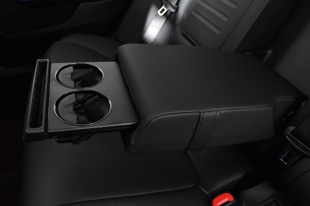 Thumbnail: 2025 Mercedes-Benz C-Class - 31