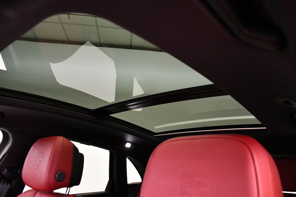 Thumbnail: 2025 Porsche Macan - 20