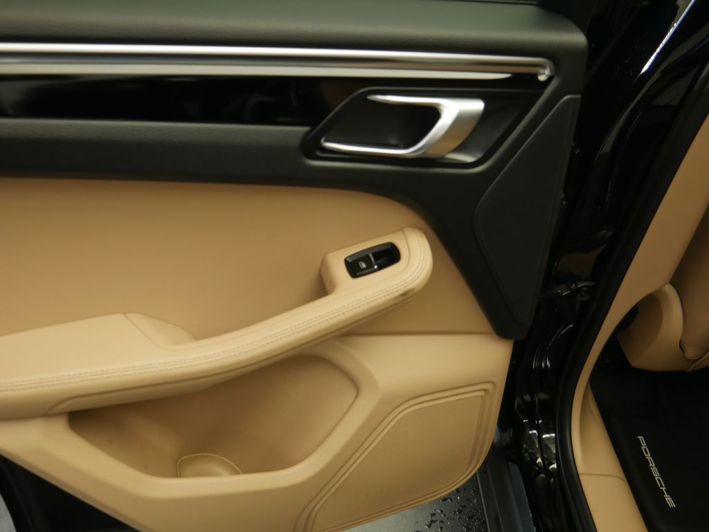 Thumbnail: 2023 Porsche Macan - 19