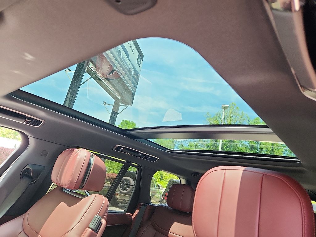 2024 Land Rover Range Rover SE 12