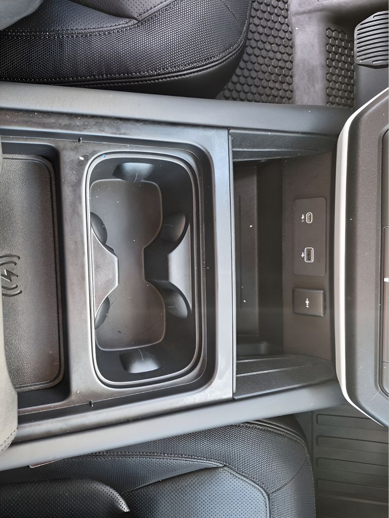 Used Car 2024 Land Rover Defender 130  X-dynamic Se For Sale Under $60,000 In Austin, Texas