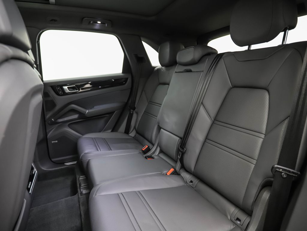 Thumbnail: 2020 Porsche Cayenne - 21