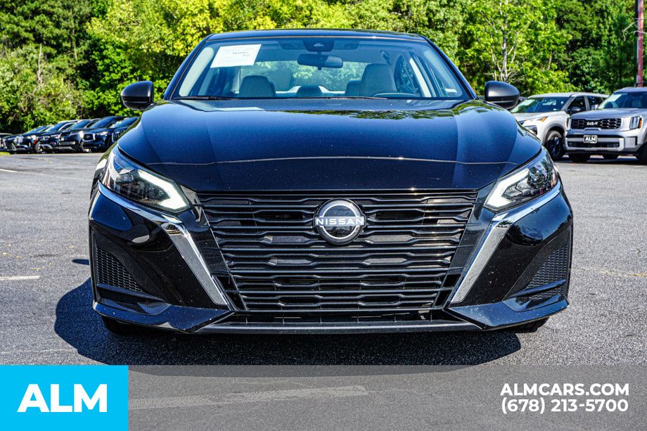Used 2025 Black Nissan 2.5 SV image 9