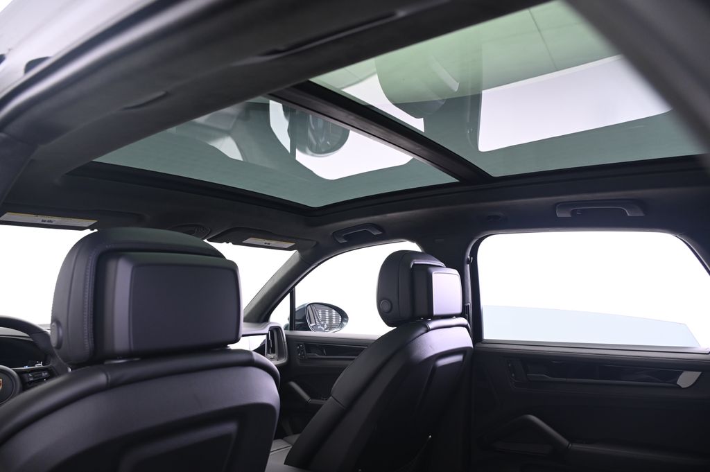 Thumbnail: 2025 Porsche Cayenne - 25
