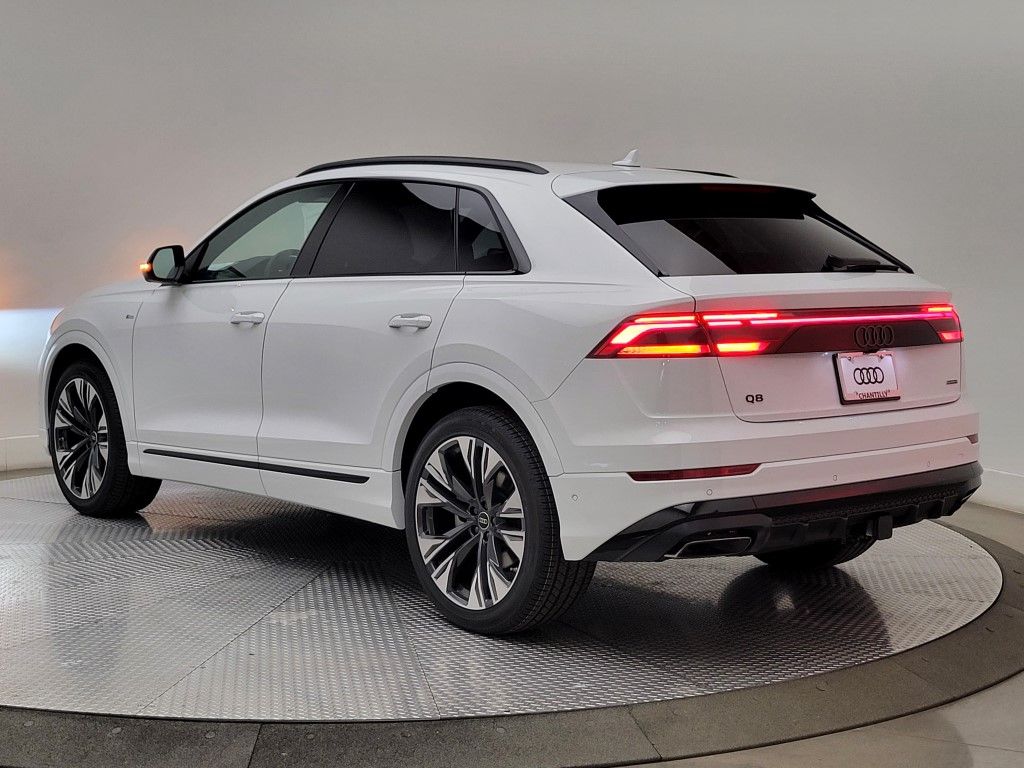 Thumbnail: 2026 Audi Q8 - 4