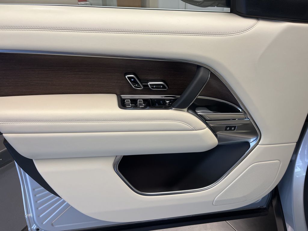Thumbnail: 2023 Land Rover Range Rover - 11