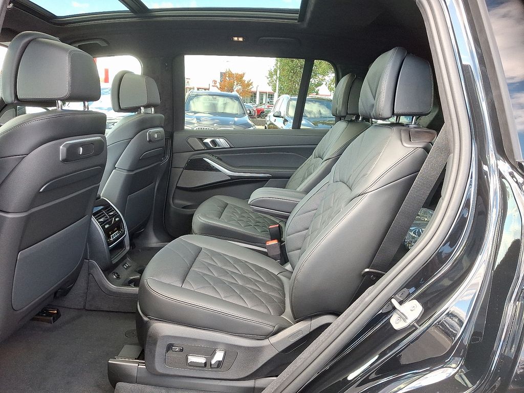 Thumbnail: 2026 BMW X7 - 5