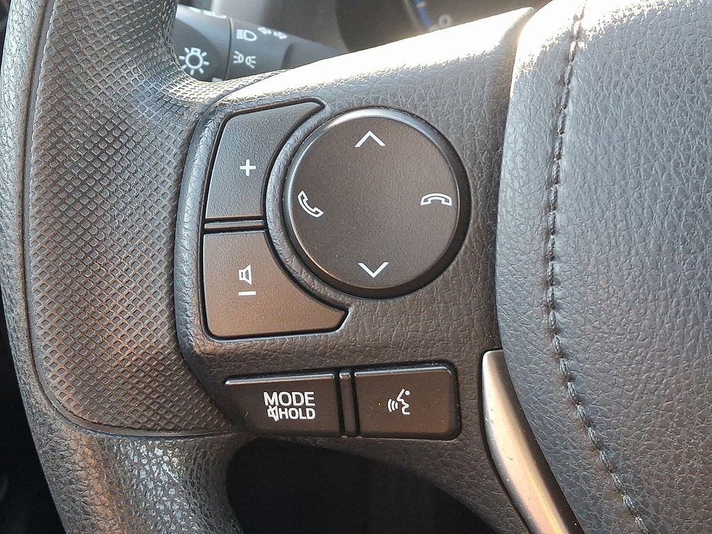 Thumbnail: 2018 Toyota RAV4 - 20