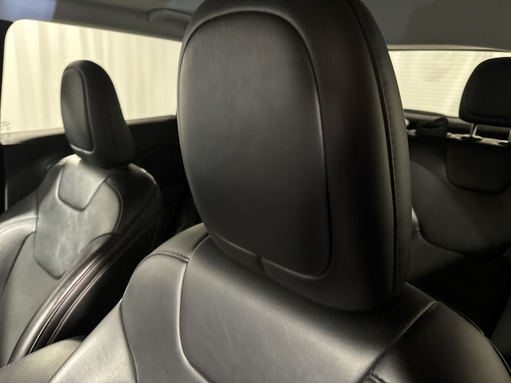 used 2019 Jeep Cherokee car, priced at $16,702