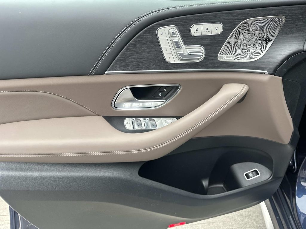 Thumbnail: 2026 Mercedes-Benz GLE - 10