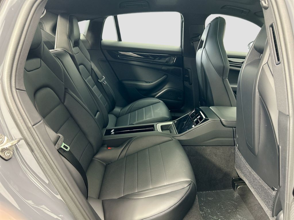 Thumbnail: 2026 Porsche Panamera - 23