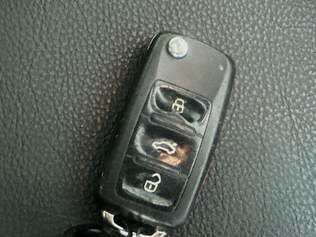 Used Car 2013 Volkswagen Beetle  2.5l For Sale Under $12,000 In Austin, Texas