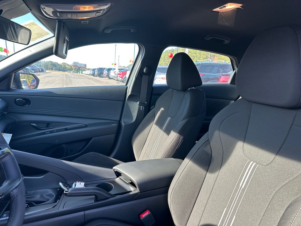 Used 2025 Gray Hyundai SEL Sport image 33