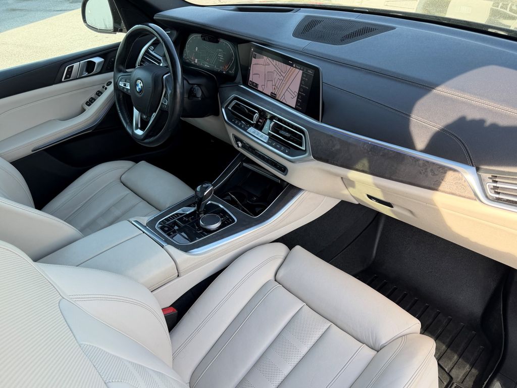 View vehicle photo 7