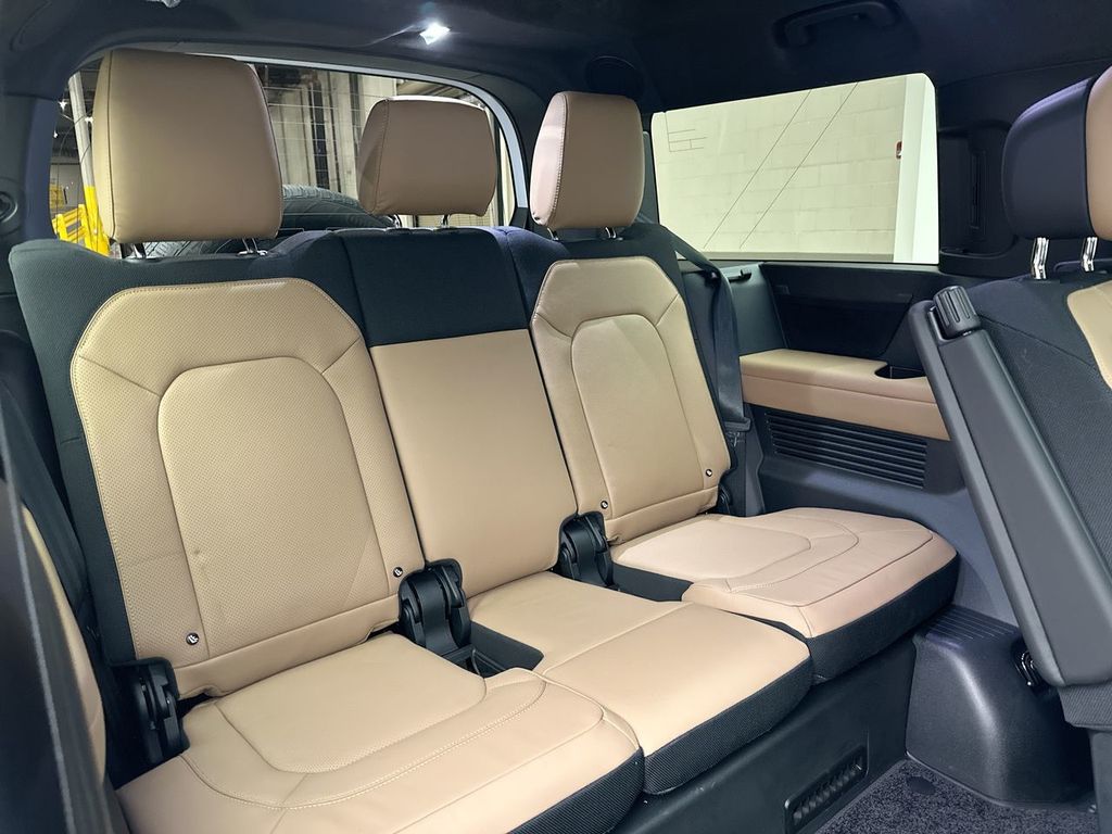 Thumbnail: 2025 Land Rover Defender - 8