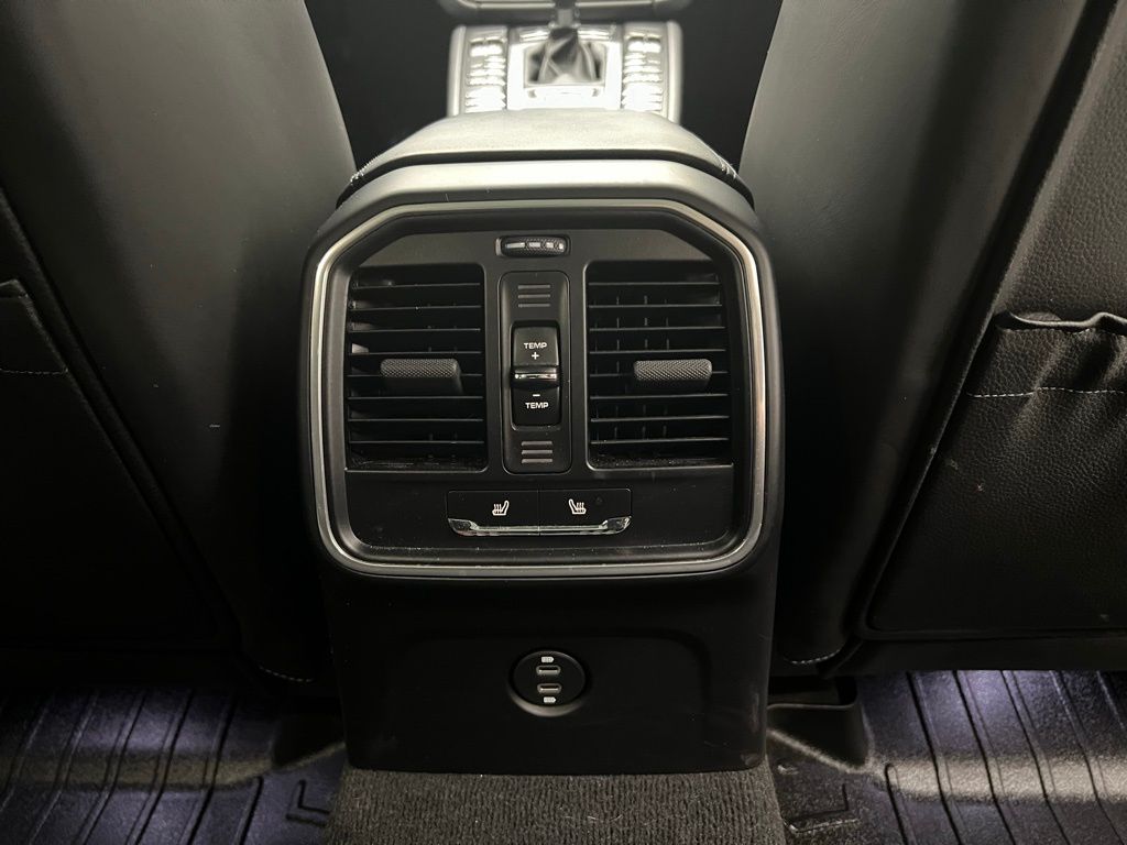 Thumbnail: 2021 Porsche Macan - 17